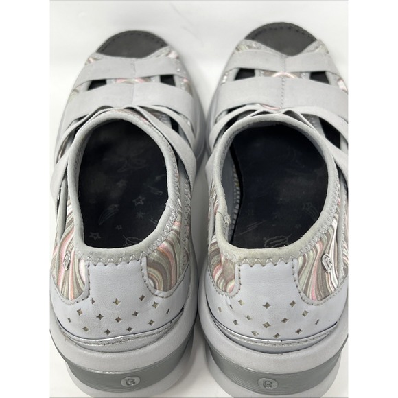 Bzees Shoes Womens Size 7.5 Frill Sandals Flat Gray Slip On Breathable Comfort - Picture 4 of 7